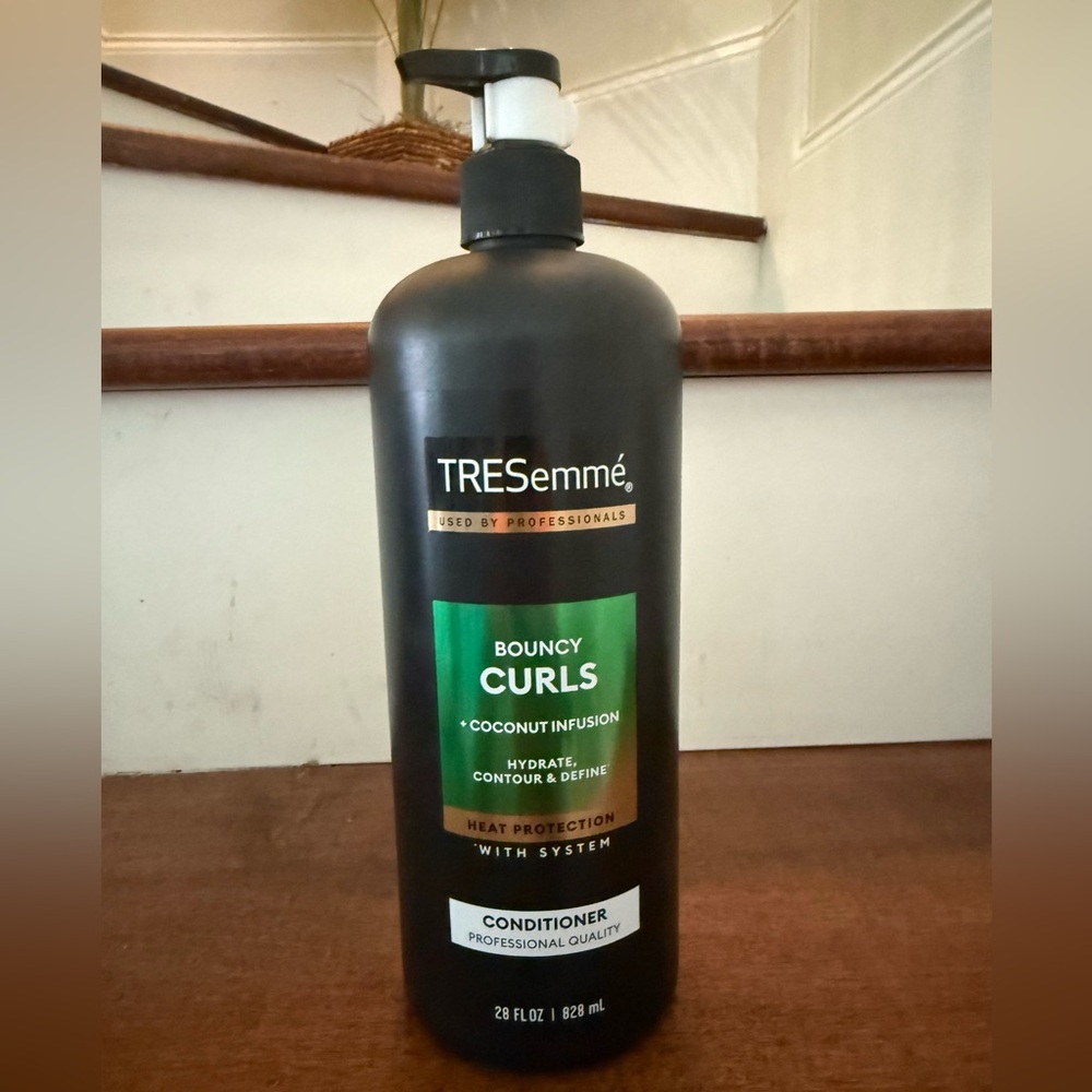 NWT TRESemmé Bouncy Curls Conditioner